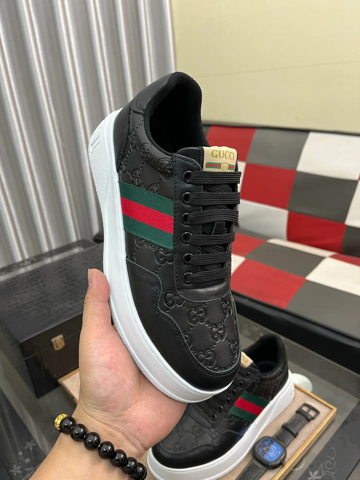 Men's shoes💰420⌚️⌚️[GUCCI] Gucci men's casual shoes are absolutely popular🔥The ultimate matching item for trendy men! The charm of super texture is unstoppable. This is the main recommendation. The upper is made of high-quality cowhide, with pig lining feet and wear-resistant rubber sole. It is noble and elegant! Extremely comfortable🎁🎁You can be as handsome as you want💪 Size 38-44! 2️⃣colors available